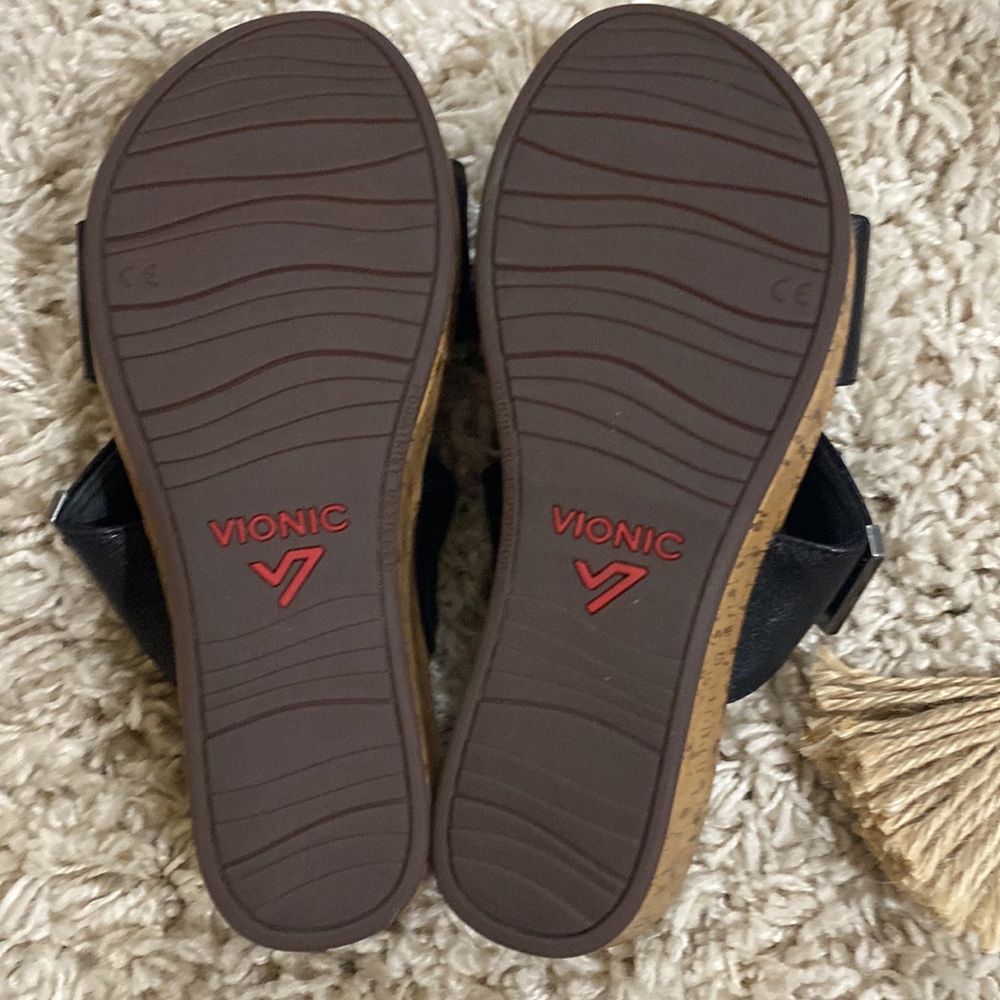 LIKE NEW LADIES VIONIC WEDGES - Picture 7 of 12
